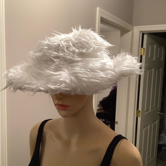 White Novelty Wide-Brimmed Faux Fur Costume Hat - Picture 6 of 7